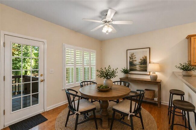 Building Photo - 1886 Greystone Oaks Way