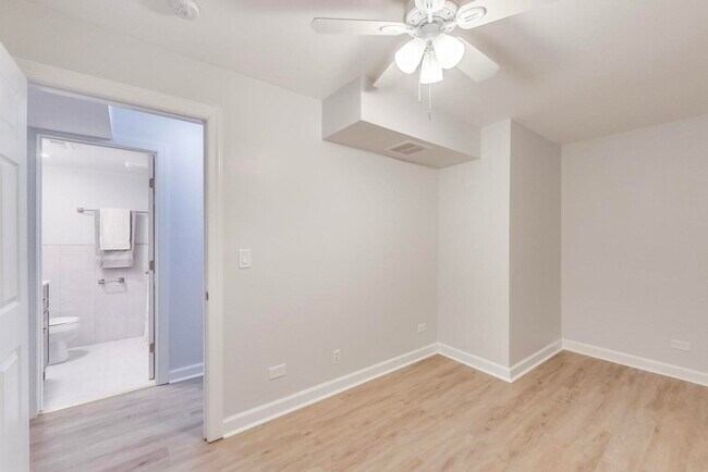 Building Photo - 1422 W Lexington St