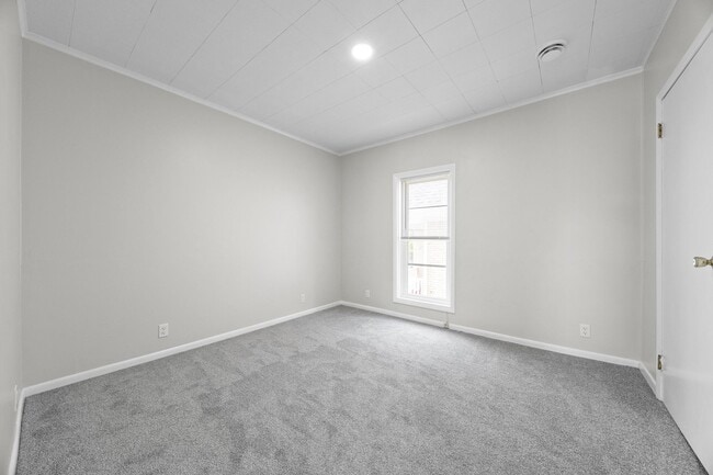 Building Photo - 801 W 26th St