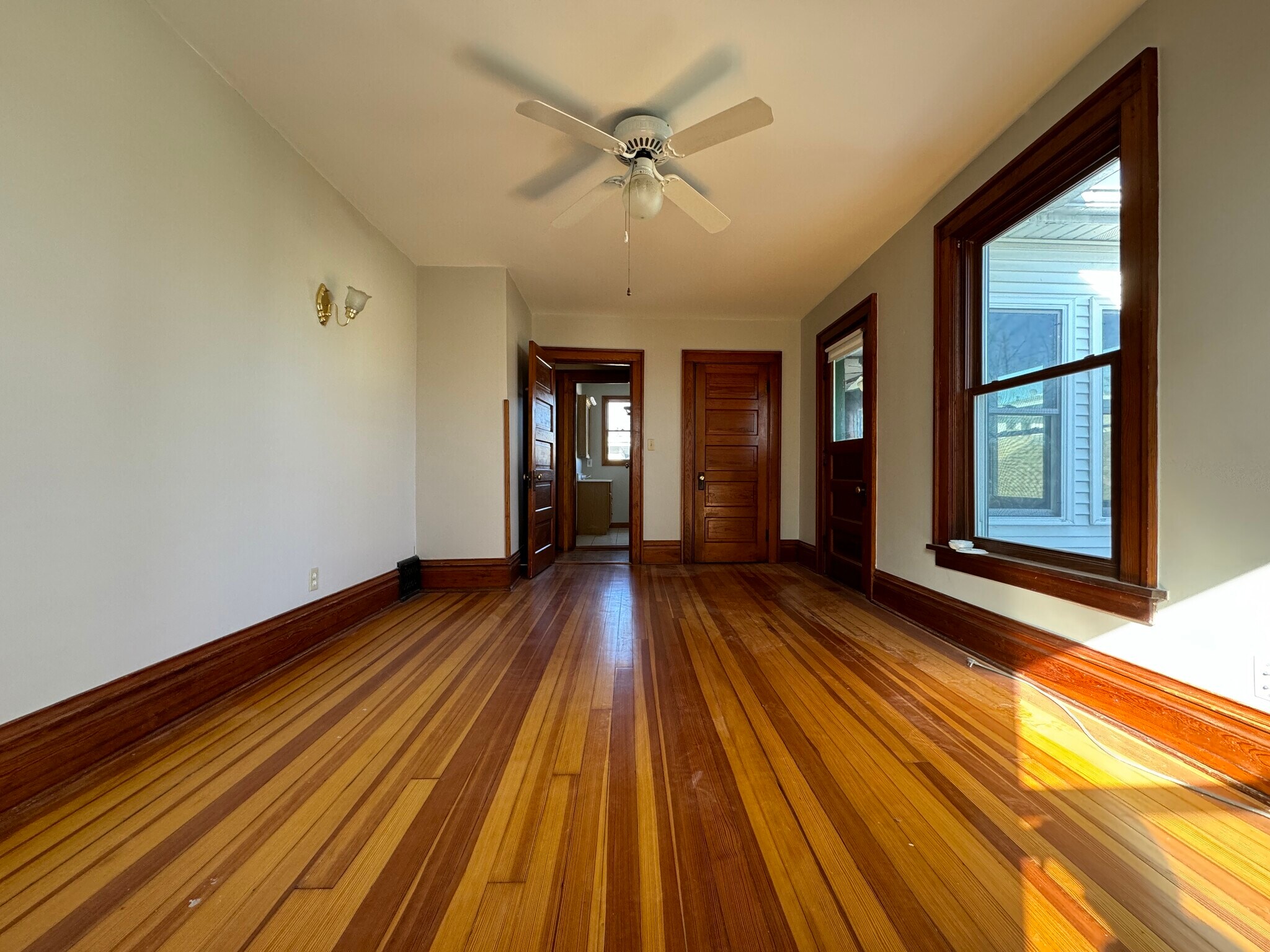 Bedroom #1 - 951 Oxford St