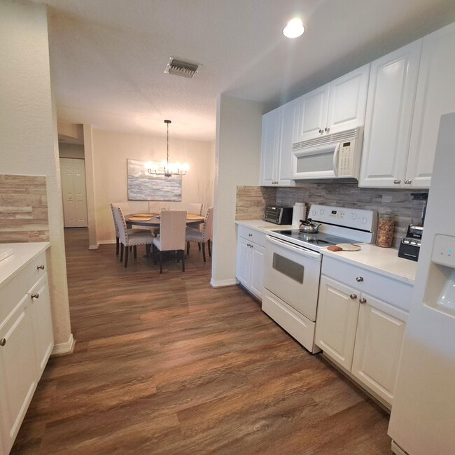 Building Photo - 1747 N Dovetail Dr