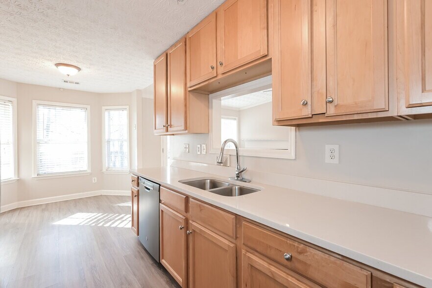 Building Photo - 330 Fieldstone Ln