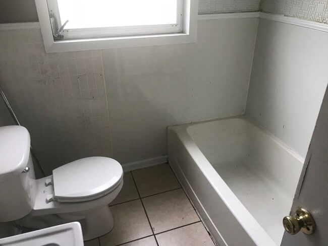 Building Photo - 1310 Stroud Ave