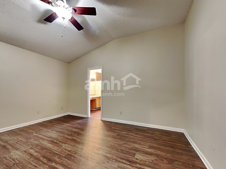 Building Photo - 4488 Misty Dawn Ct S