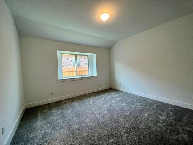 Building Photo - 577 Elm Green St