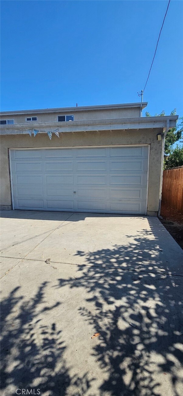 Building Photo - 1631 E 85th St