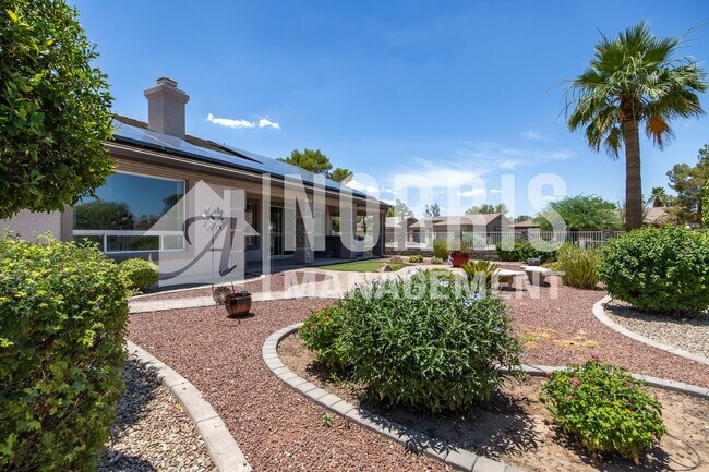 Building Photo - Beautiful Home Located in The Links