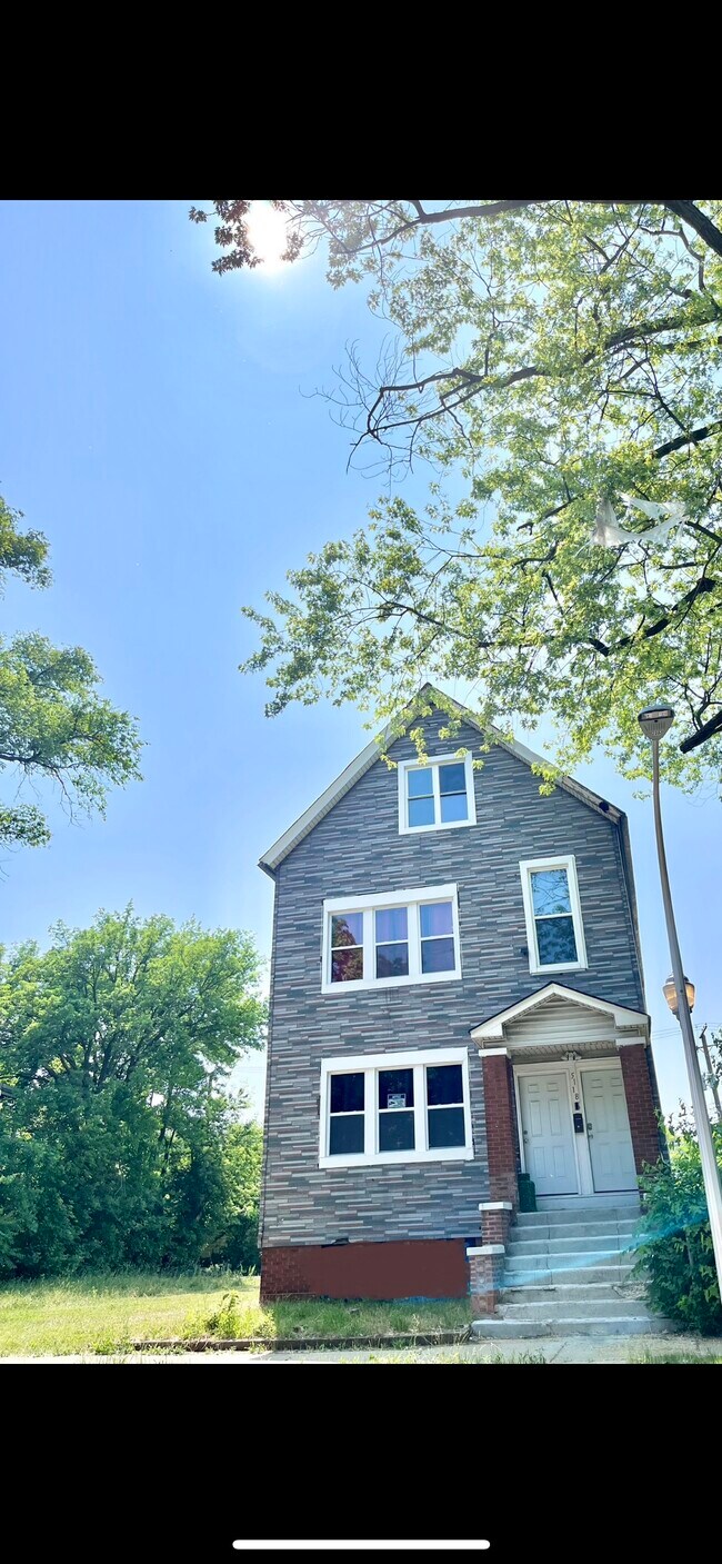 Primary Photo - 5118 S Aberdeen St