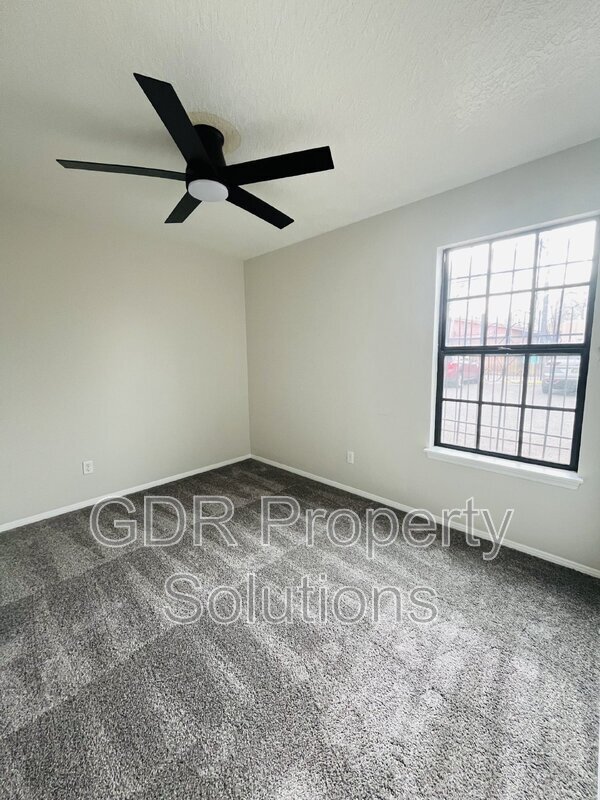 Building Photo - 1116 Coal Ave SW