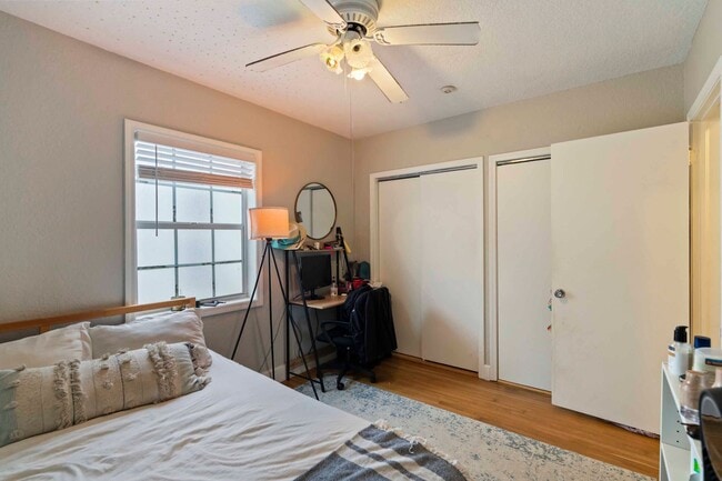 Building Photo - 548 NE 9th Ave