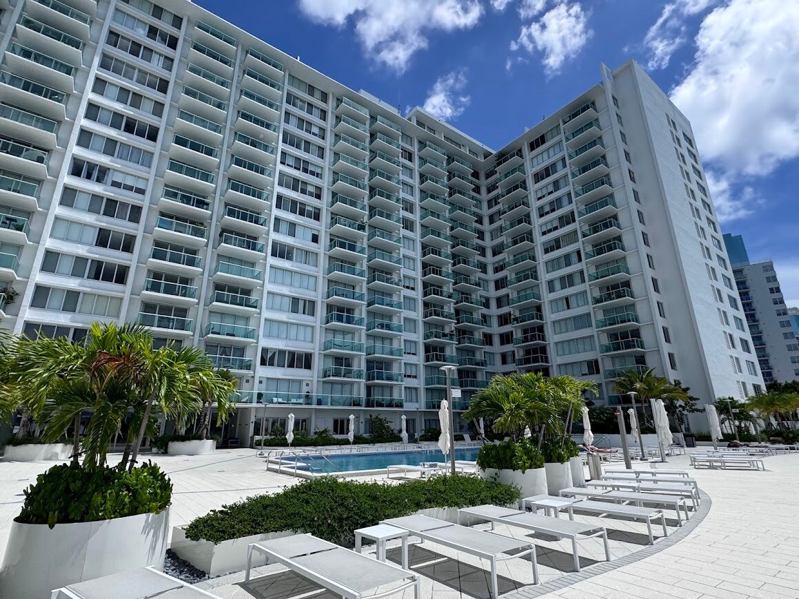 Building Photo - 1000 West Ave