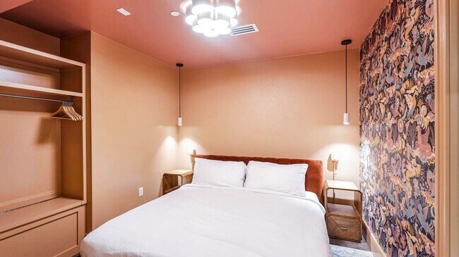 Building Photo - 604 Baronne St