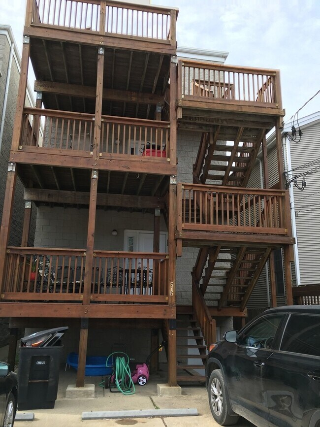 Building Photo - 1212 W Henderson St