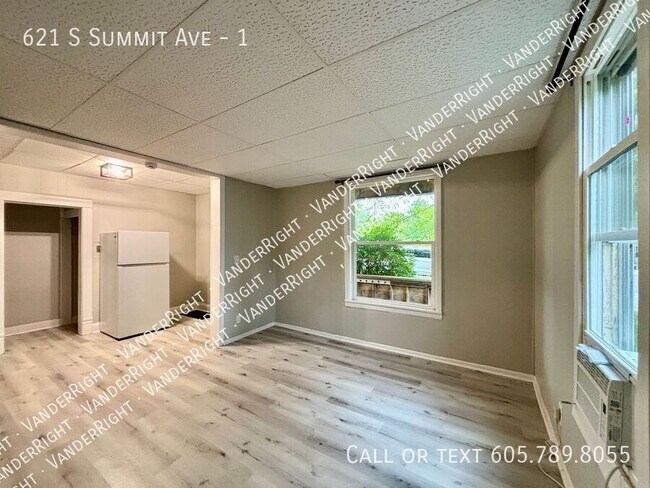 Primary Photo - 621 S Summit Ave