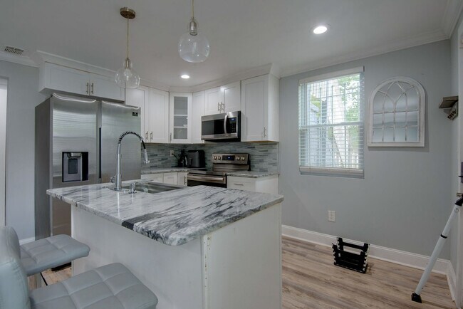 Building Photo - 1055 Peeples St SW