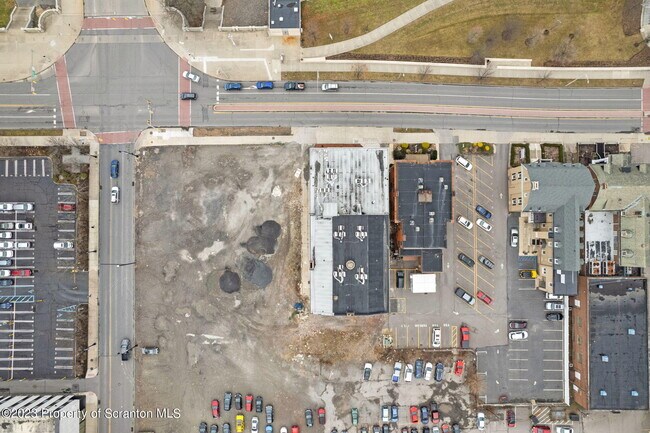 Building Photo - 19 W River St