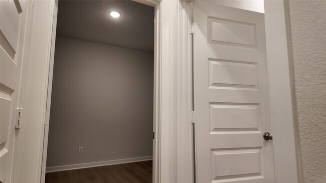 Building Photo - 8519 Blueberry Ash St