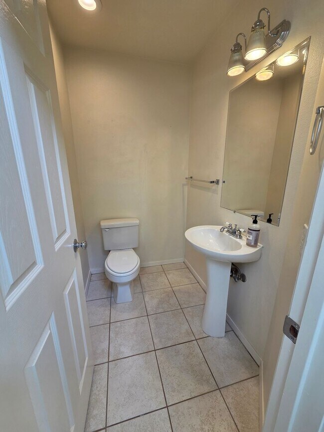 Building Photo - 3/2.5 home in Piilani Villages