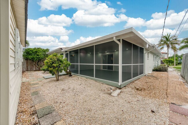 Building Photo - Naples Park - 3 Bedroom, 2 Bathroom - Annual Rental