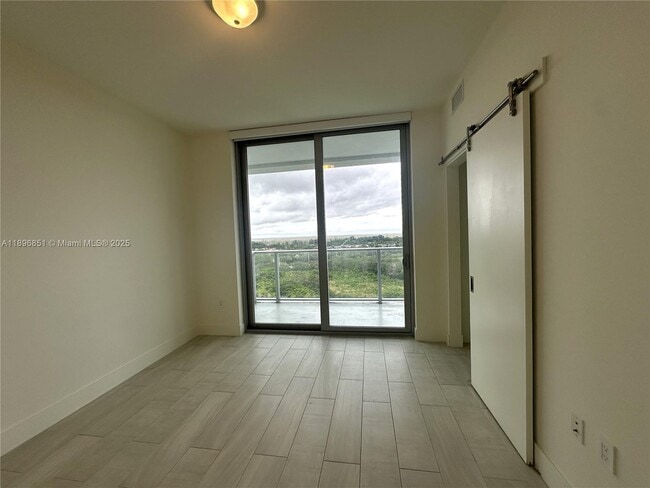 Building Photo - 2000 Metropica Wy