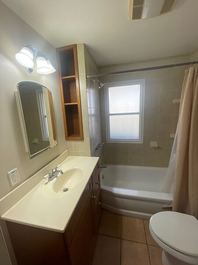 Building Photo - 2401 Brockman St