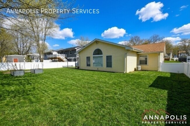 Building Photo - 1027 Springhill Way