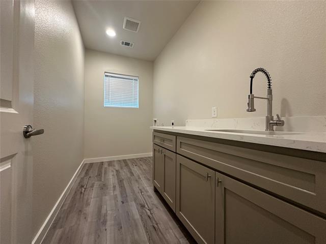 Building Photo - 809 Lotus Dr