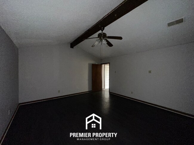 Building Photo - 1501 Timber Line Cove