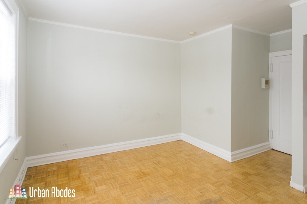 Building Photo - 701 W Belmont Ave