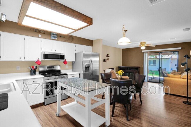 Building Photo - 2064 S Farnsworth Dr