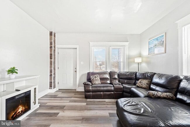 Building Photo - 1945 Cooper St