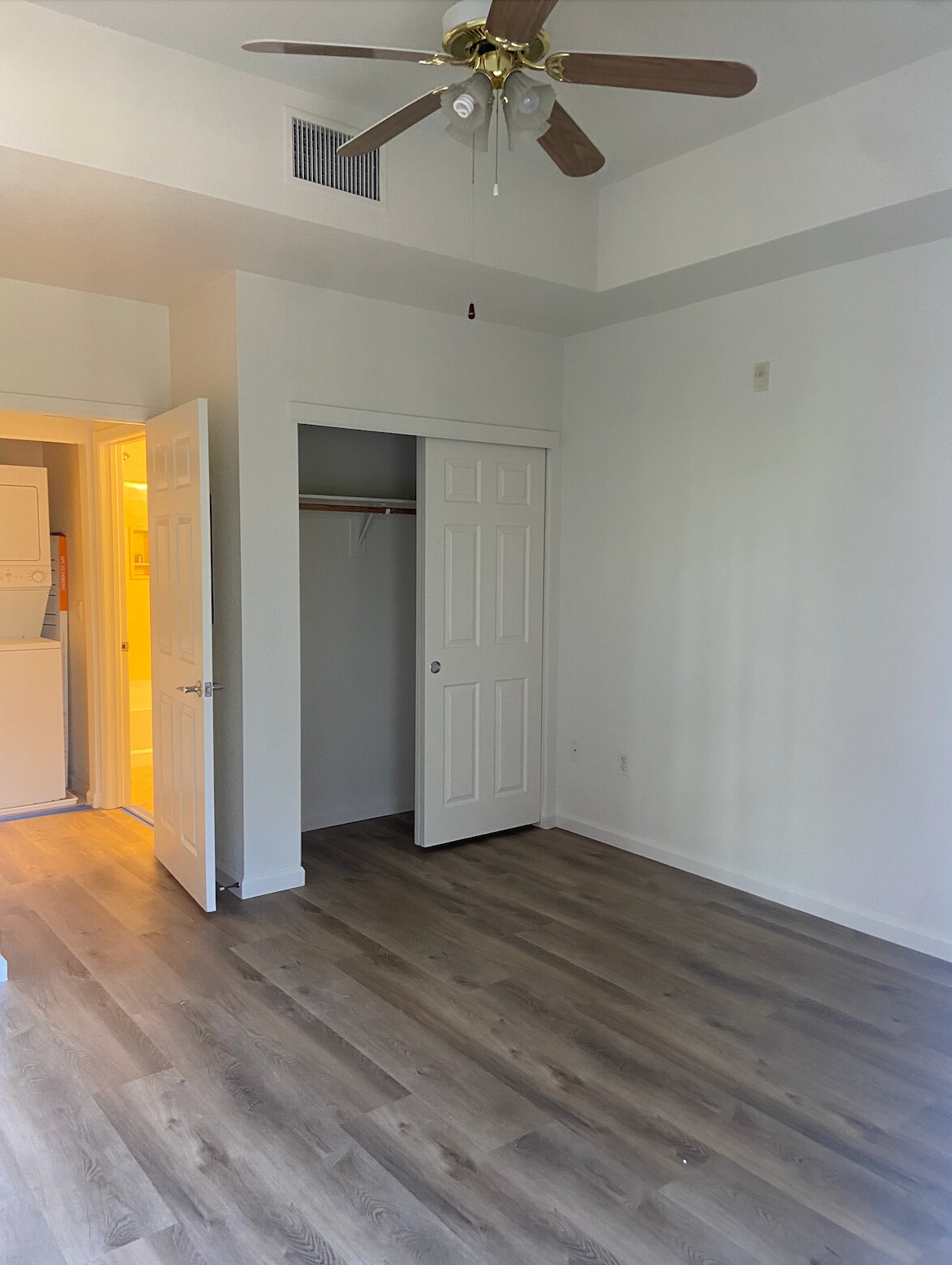 Guest Bedroom Closet - 39 E Agate Ave