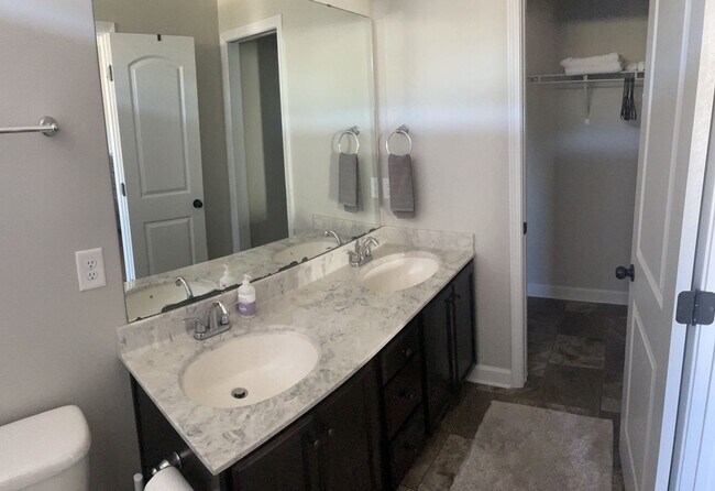 Building Photo - Furnished Rental Available Soon!