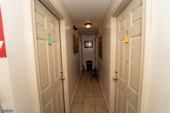 Building Photo - 331 Straight St