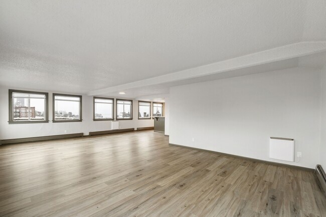 Building Photo - 16 N Broadway St