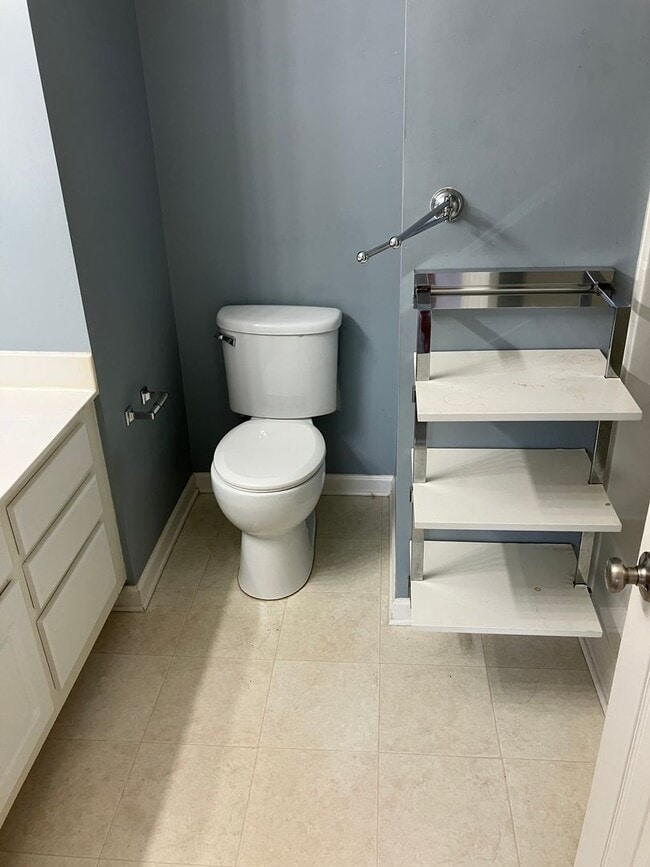 Building Photo - 2 bed, 2.5  bath townhome in Towne Meadows...