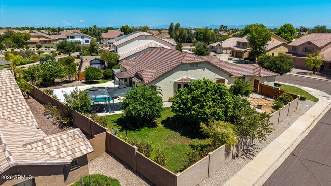 Building Photo - 2801 E Lindrick Dr