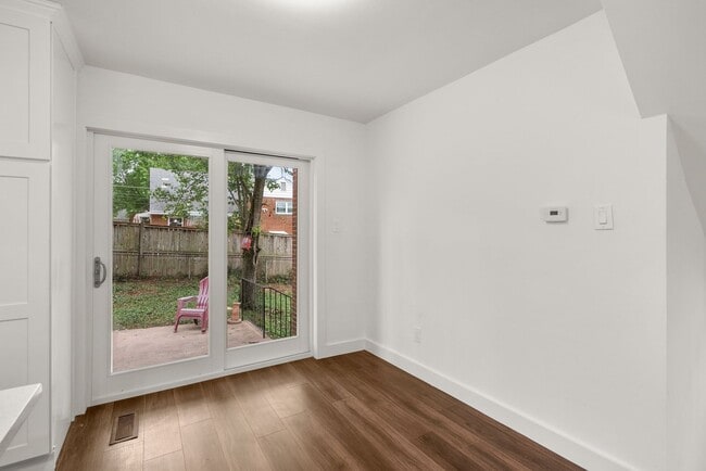 Building Photo - 3 Bed 3 Bath - Silver Spring Split Level -...