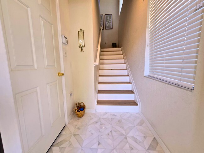 Building Photo - 3435 Parkridge Cir