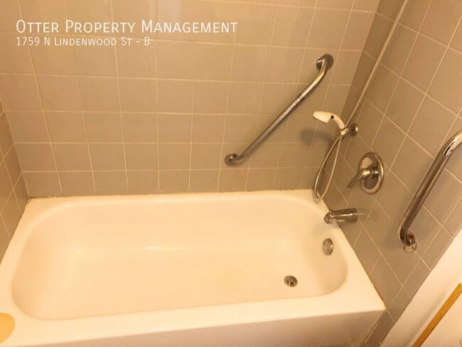 Building Photo - 2BR/1BA Sunny West Philly Apt with Washer/...