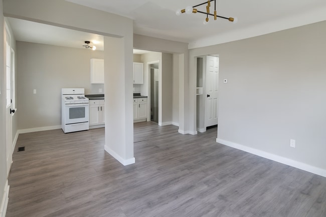 Building Photo - 13593 Meyers Rd