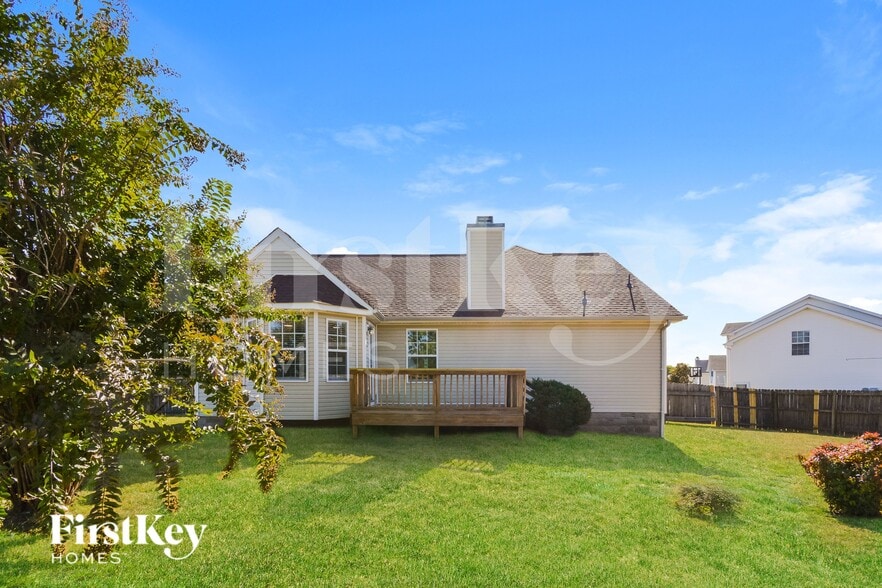 Building Photo - 3890 MacKenzie Dr