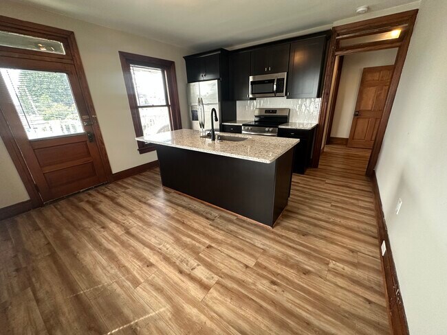 Building Photo - 118 Cocoa Ave