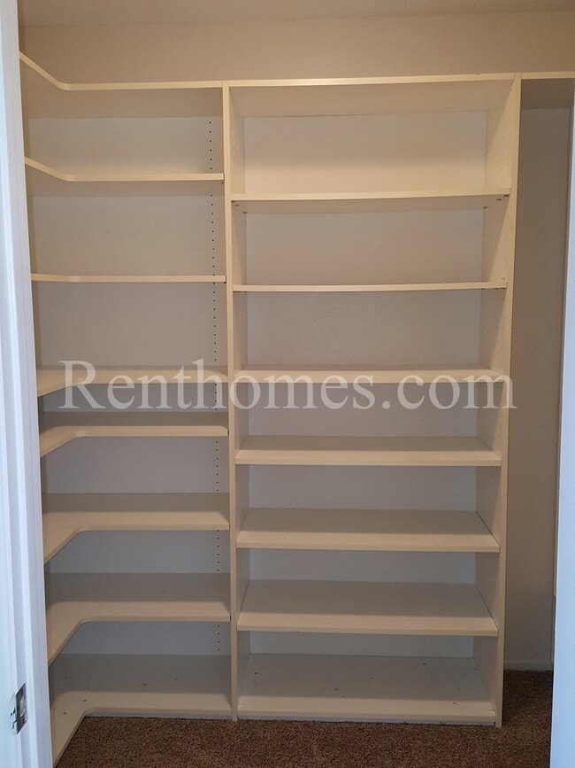 Building Photo - 9929 Via De Oro