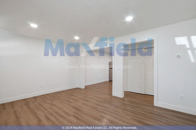 Building Photo - North Salt Lake 2 BD 1 BA Only $500 Deposi...