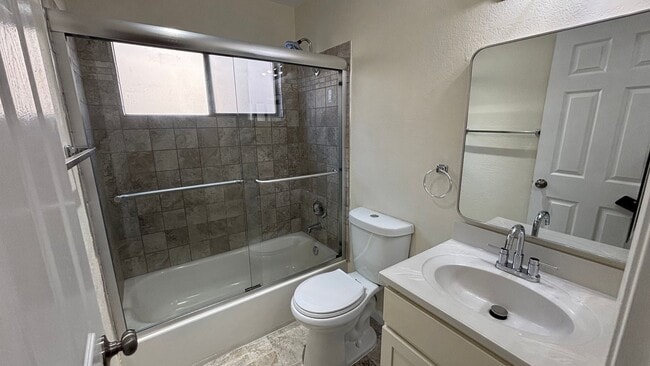 Building Photo - Renovated 2 Bedroom 1 Bath Condo w/ Balcony! -- Available Now !!!