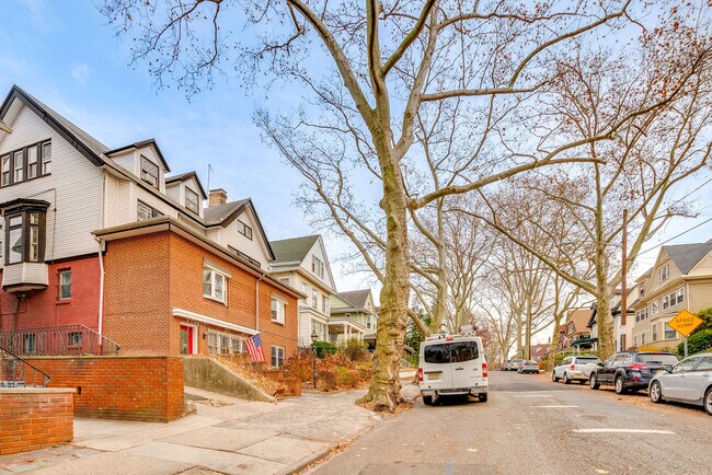 Building Photo - 126 Gifford Ave