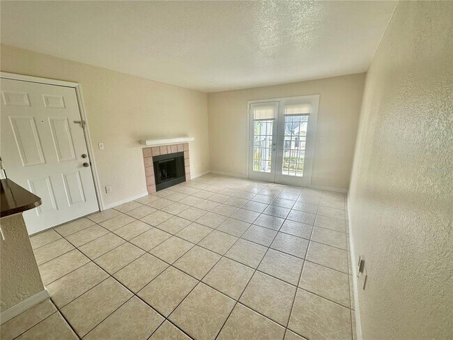 Building Photo - 2550 N Alafaya Trail