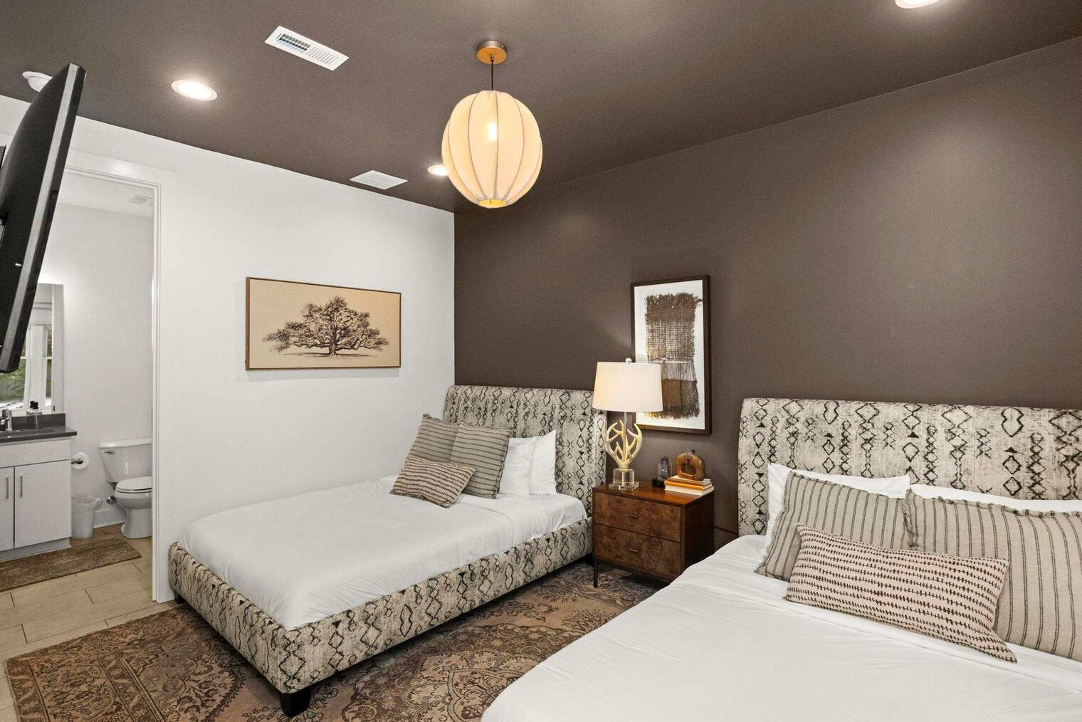 Building Photo - 776 E Argyle Ave