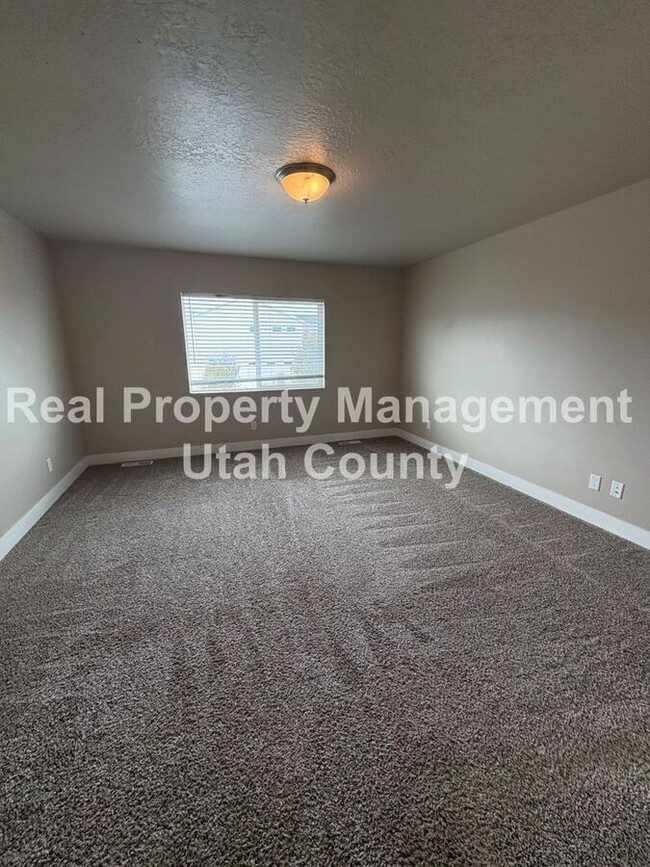 Building Photo - Half Off First Months Rent!! New Lower Rent!